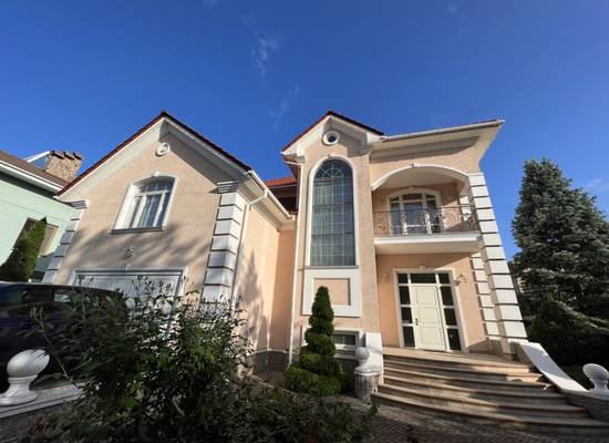 будинок, 486,50 кв.м., 1-а Горіхова вул. — фото 1